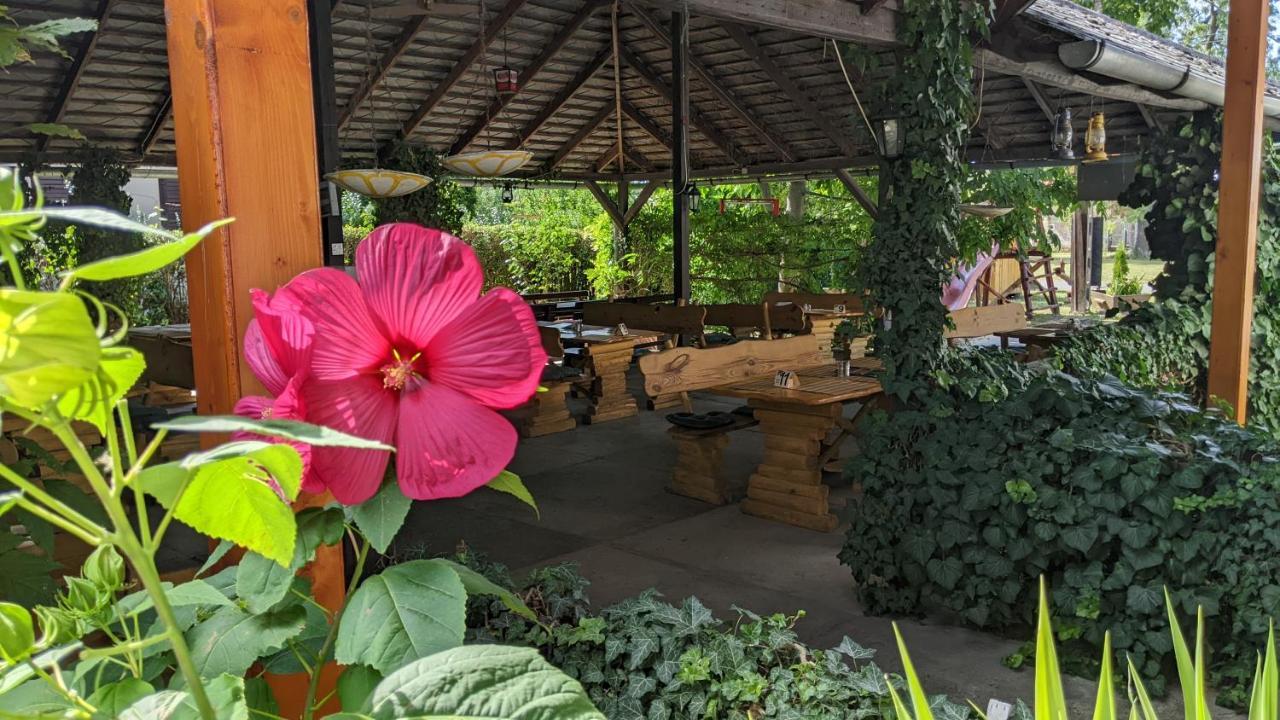 Margareta Etterem Es Vendeghaz Gasthaus Balatonberény Dış mekan fotoğraf
