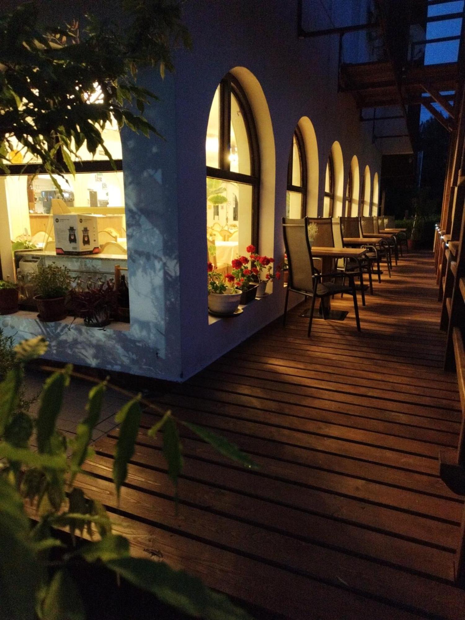 Margareta Etterem Es Vendeghaz Gasthaus Balatonberény Dış mekan fotoğraf
