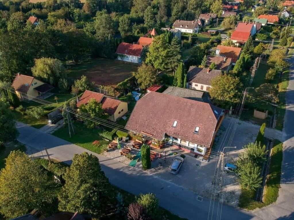 Margareta Etterem Es Vendeghaz Gasthaus Balatonberény Dış mekan fotoğraf
